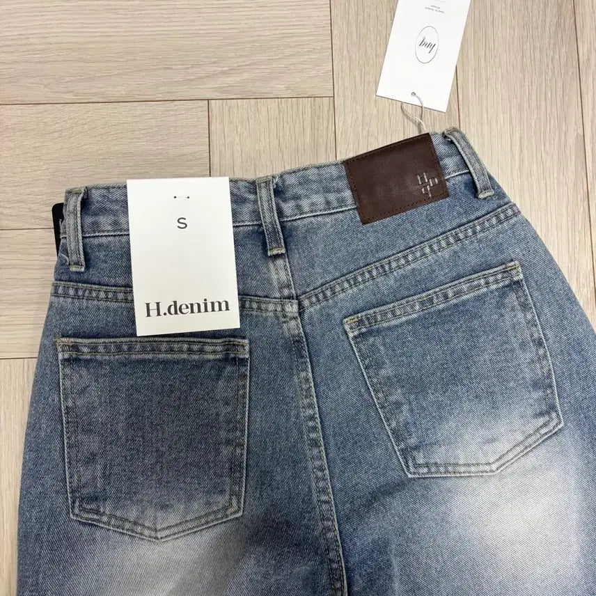 [BUNJANG] Hinik Semi-Wide Bootcut Light Blue Jeans / 히니크 세미와이드 부츠컷 연청 S 새상품
