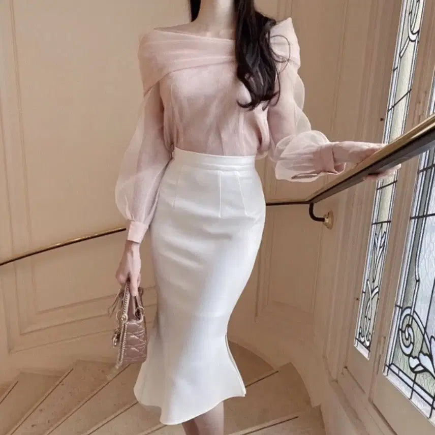 [BUNJANG] La Belle Blanc Off-Shoulder Blouse / 라벨르블랑 오프숄더 블라우스 (야옹이작가 착용)
