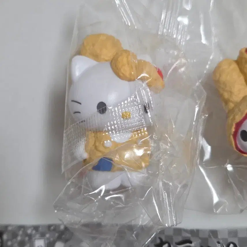 [BUNJANG] Sanrio Tempura Gacha Bundle Set (Hello Kitty, My Melody) / (미개봉/일괄) 산리오 튀김 덴뿌라 가챠 (키티, 마이멜로디)