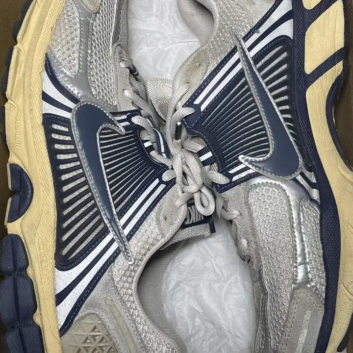 [BUNJANG] Nike Zoom Vomero 5 275 Sneakers / 나이키 줌 보메로5 275