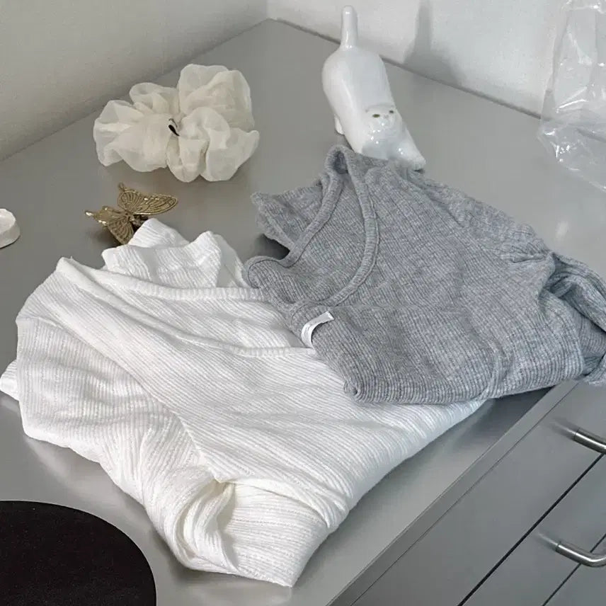 [BUNJANG] Letter From Moon Two-Way Off-Shoulder T-Shirt White / 래터프롬문 투웨이 오프숄더 티셔츠 화이트