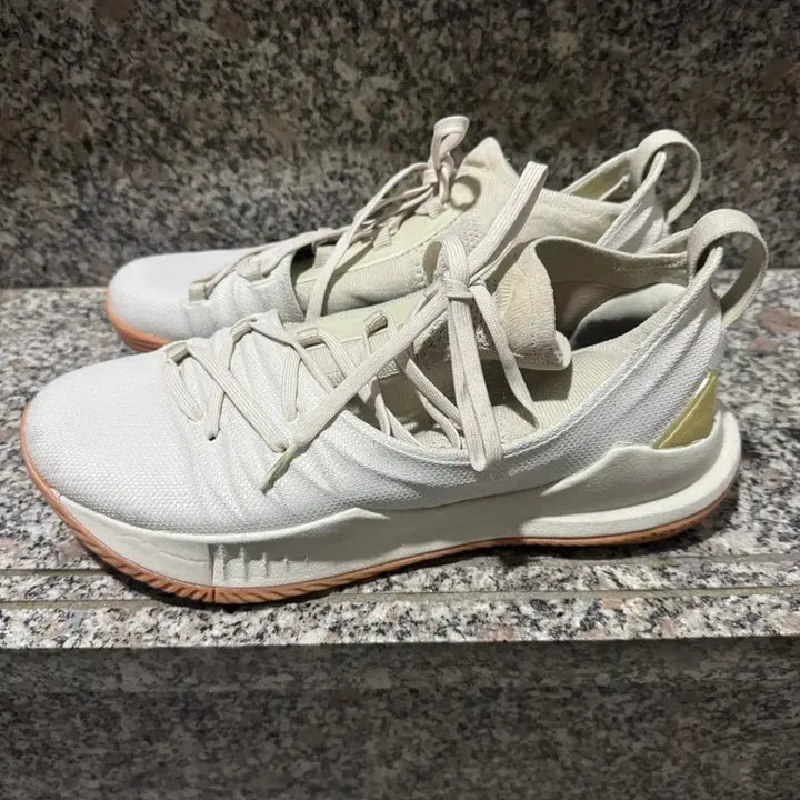 [SOLD OUT] 언더아머 커리5 아이보리 270 검솔