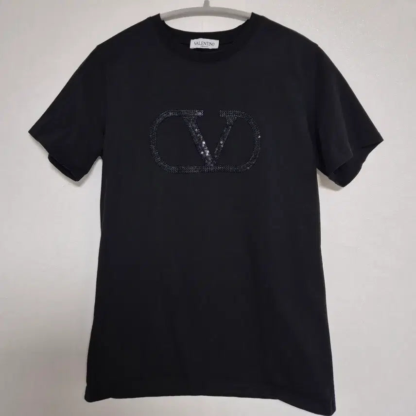 [BUNJANG] Valentino V Logo Sequin Short Sleeve T-shirt / (정품) 발렌티노 V로고 스팽글 반팔 티셔츠 S