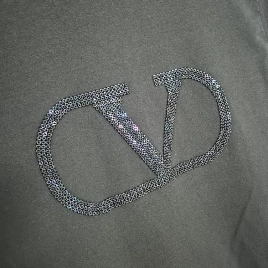 [BUNJANG] Valentino V Logo Sequin Short Sleeve T-shirt / (정품) 발렌티노 V로고 스팽글 반팔 티셔츠 S