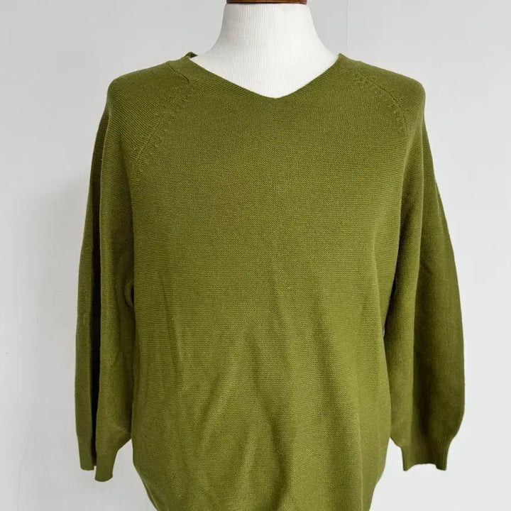 [BUNJANG] Khaki V-Neck Knit Top / 카키색 브이넥 니트