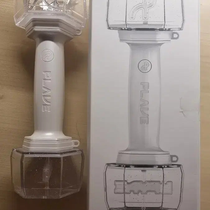 [BUNJANG] PLAVE Official Light Stick (Photocard Bundle) / 플레이브 응원봉 전구성 양도 (포카 포함!)
