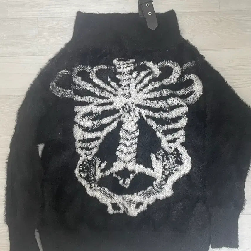 [SOLD OUT] 지뢰계 고스 펑크 y2k 블랙 밍크 니트 해골 빈티지 오프숄더