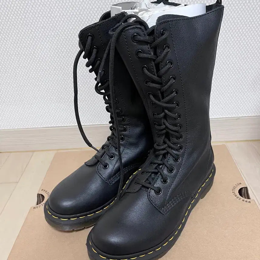 [BUNJANG] Dr. Martens 1B99 14 Hole Boots / 닥터마틴 1B99 14홀 250(uk6)