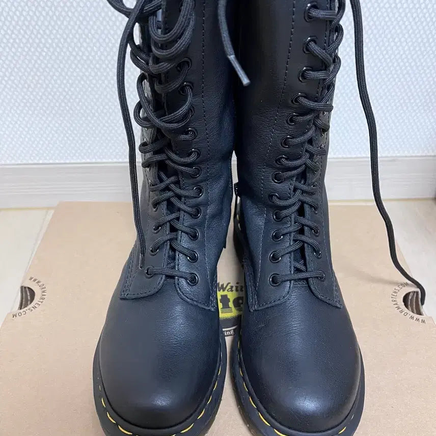 [BUNJANG] Dr. Martens 1B99 14 Hole Boots / 닥터마틴 1B99 14홀 250(uk6)