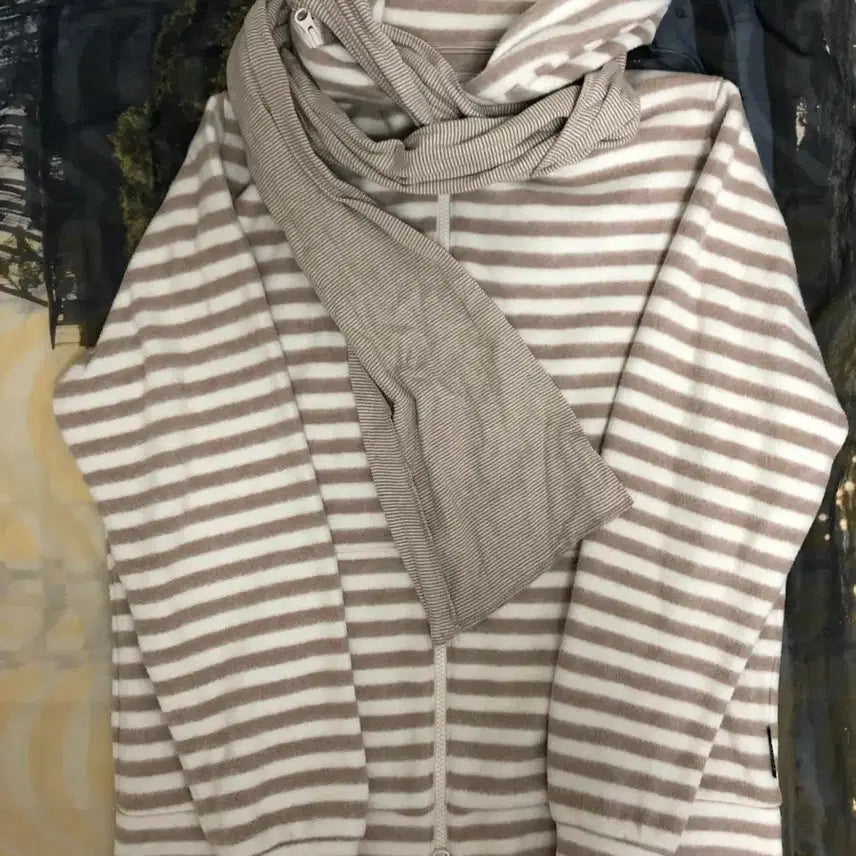 [BUNJANG] Safari Spot S.T.C. Stripe Fleece Zip-up Beige / 사파리스팟 S.T.C 스트라이프 플리스 머플러 집업 베이지