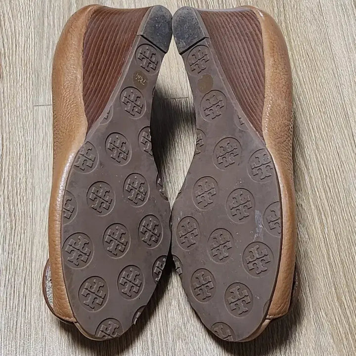 [BUNJANG] Tory Burch Open Toe Leather Wedge Heels / 토리버치 토오픈 가죽 웨지힐7.5/245
