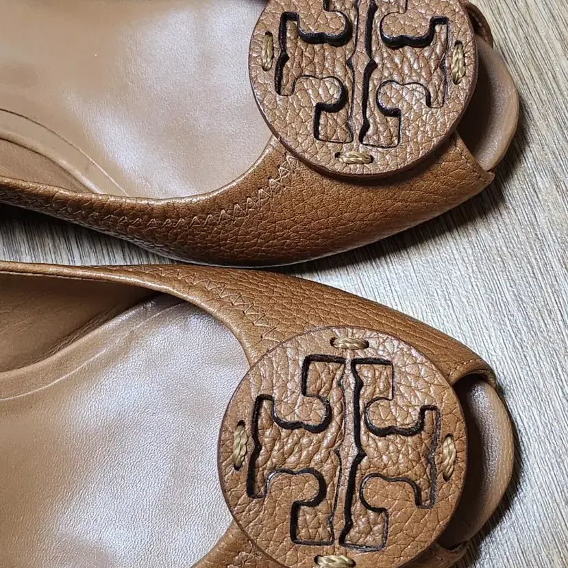[BUNJANG] Tory Burch Open Toe Leather Wedge Heels / 토리버치 토오픈 가죽 웨지힐7.5/245