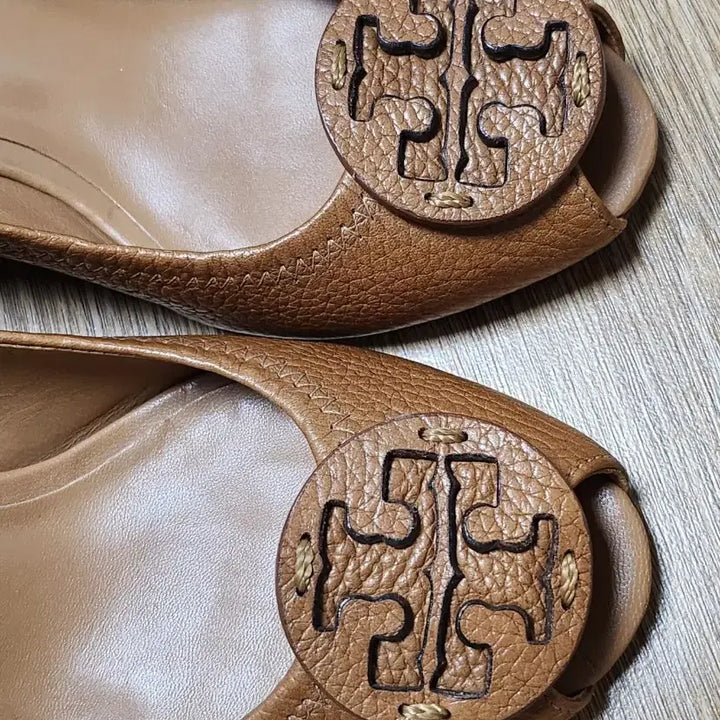 [BUNJANG] Tory Burch Open Toe Leather Wedge Heels / 토리버치 토오픈 가죽 웨지힐7.5/245