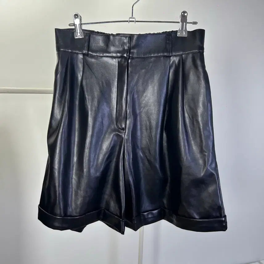 [BUNJANG] Black Leather Shorts / 블랙 레더 반바지 숏팬츠