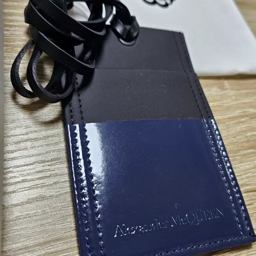 [SOLD OUT] 알렉산더 맥퀸 스트랩 카드지갑