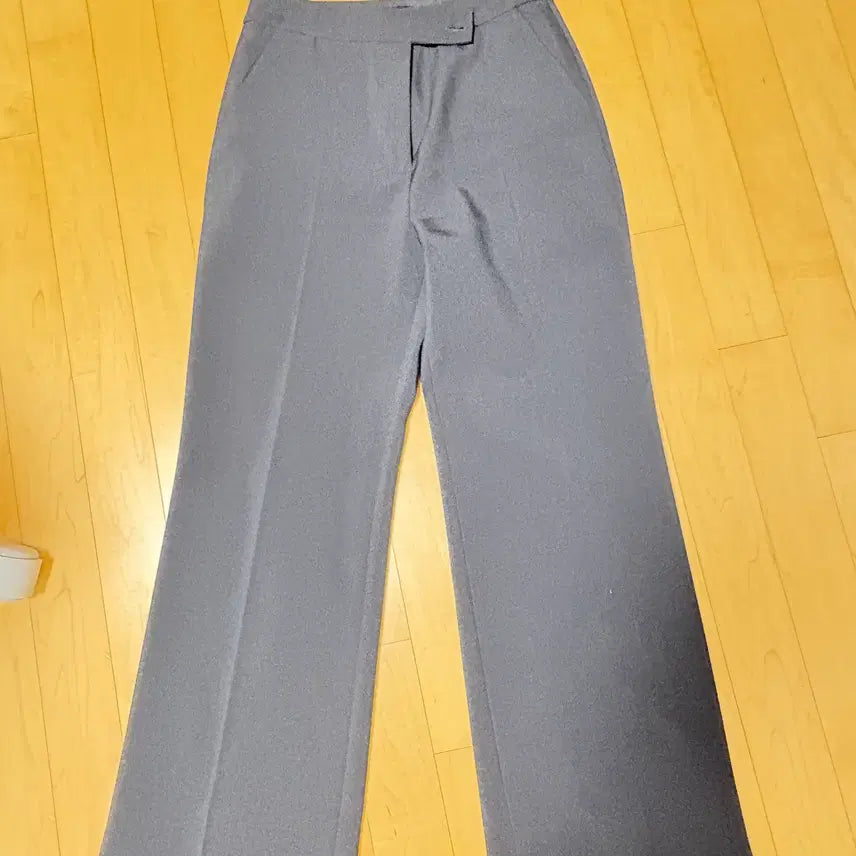 [BUNJANG] Theilma Dove Slim Flare Pants - Size S / 더일마 (기장수선) 도브슬림플레어팬츠 S 사이즈