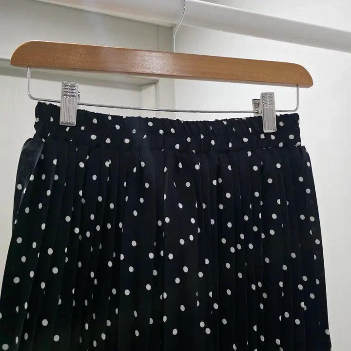 [BUNJANG] Polka Dot Blouse &amp; Pleated Skirt Set / 물방울무늬 블라우스 + 플리츠 스커트 세트