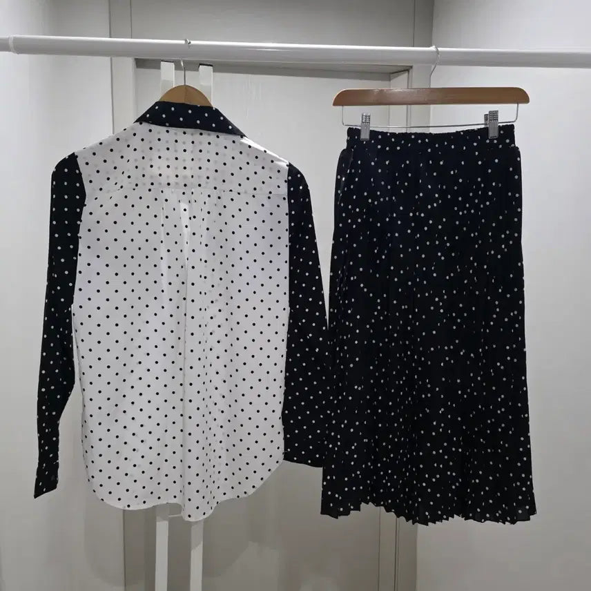 [BUNJANG] Polka Dot Blouse &amp; Pleated Skirt Set / 물방울무늬 블라우스 + 플리츠 스커트 세트
