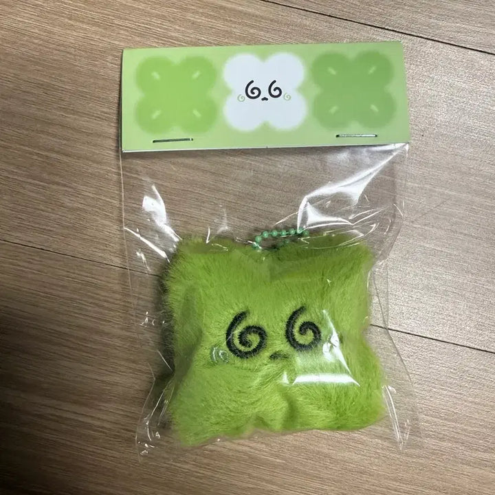 [BUNJANG] NCT Doyoung Clover Doll Keyring (Ttilong) Sealed / nct 도영 클로버인형키링 띨롱이 미개봉