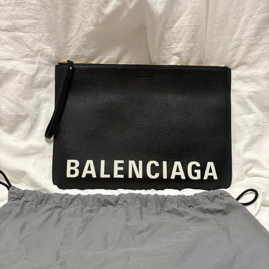 [BUNJANG] Balenciaga Logo Calfskin Clutch L / [대전백화점] 발렌시아가 로고 카프스킨 클러치 L