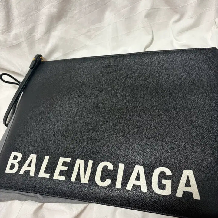 [BUNJANG] Balenciaga Logo Calfskin Clutch L / [대전백화점] 발렌시아가 로고 카프스킨 클러치 L