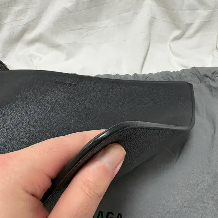 [BUNJANG] Balenciaga Logo Calfskin Clutch L / [대전백화점] 발렌시아가 로고 카프스킨 클러치 L