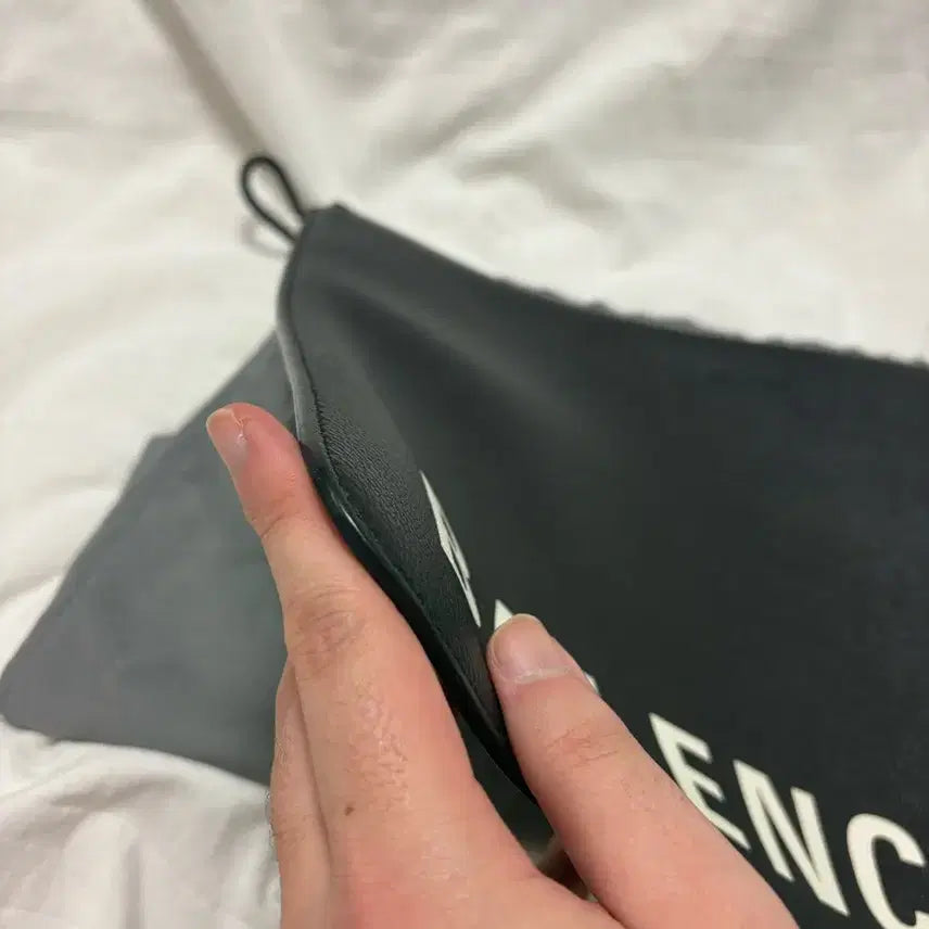[BUNJANG] Balenciaga Logo Calfskin Clutch L / [대전백화점] 발렌시아가 로고 카프스킨 클러치 L
