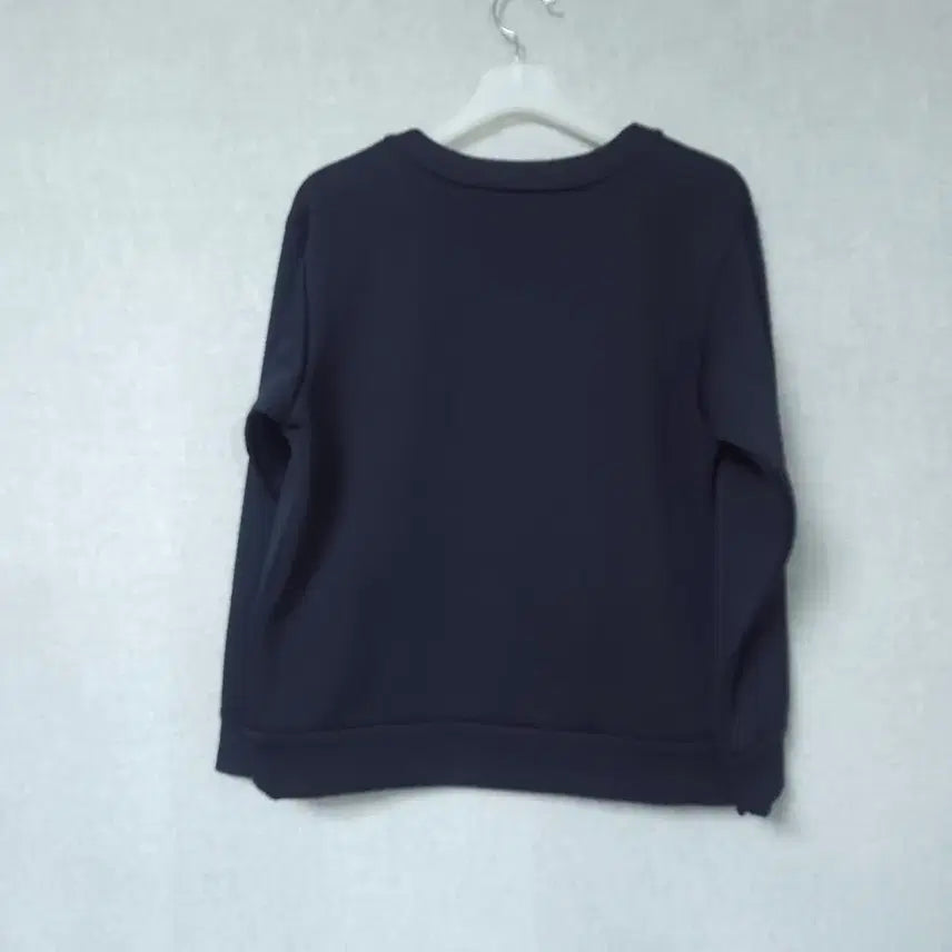 [BUNJANG] DKNY Embossed Navy Sweatshirt / DKNY 네이비 엠보싱 맨투맨 티셔츠