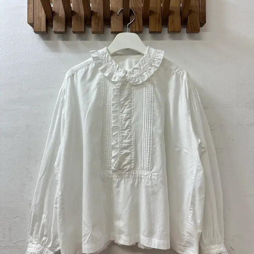 [BUNJANG] Pink House Frill Lace Blouse / Pink House 핑크하우스 둥근카라프릴 핀턱 레이스 퍼프소매 블라우스