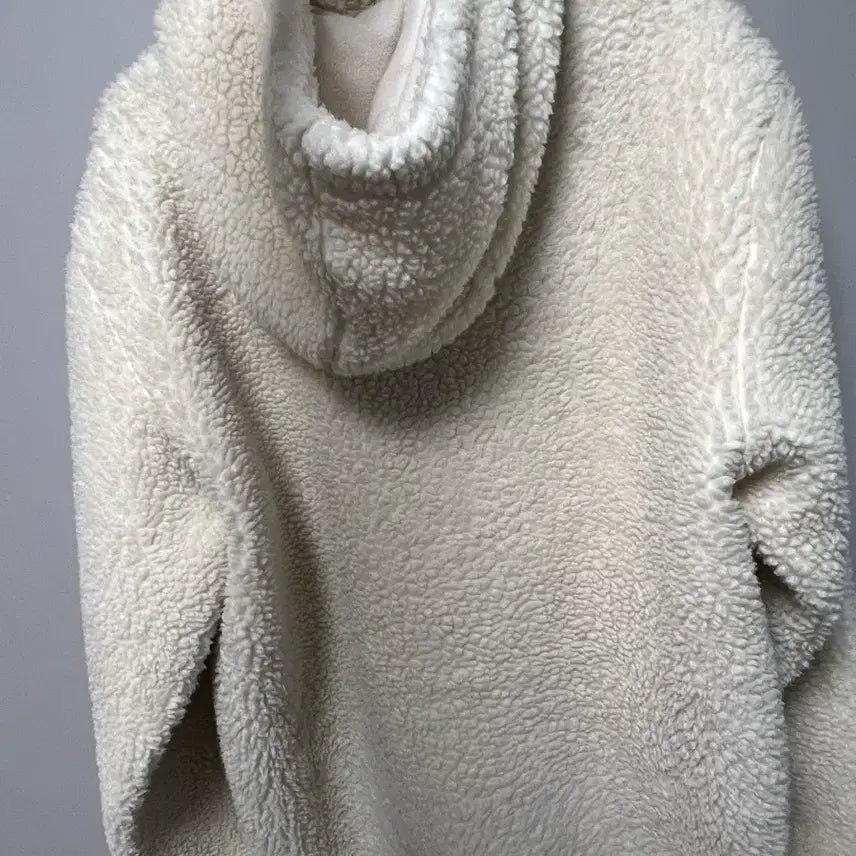 [BUNJANG] Discovery White Fleece Hoodie / 디스커버리 흰색 뽀글이 후리스