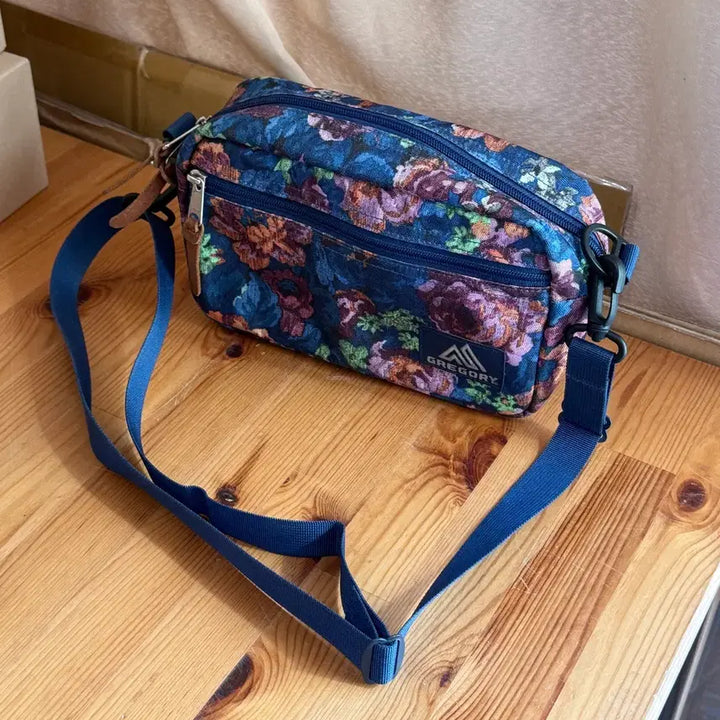 [BUNJANG] Gregory Floral Pattern Crossbody Bag / 그레고리 여성 꽃무늬 플라워 크로스백 가방