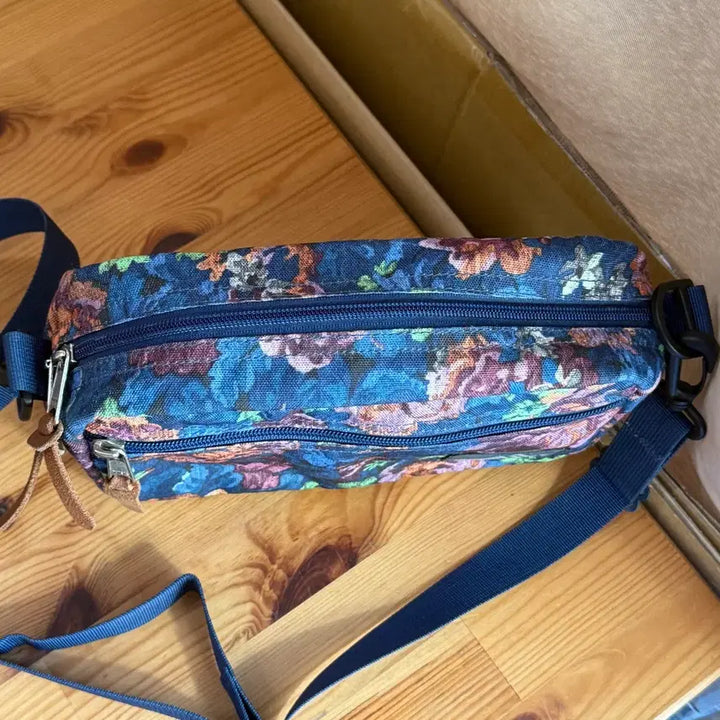 [BUNJANG] Gregory Floral Pattern Crossbody Bag / 그레고리 여성 꽃무늬 플라워 크로스백 가방