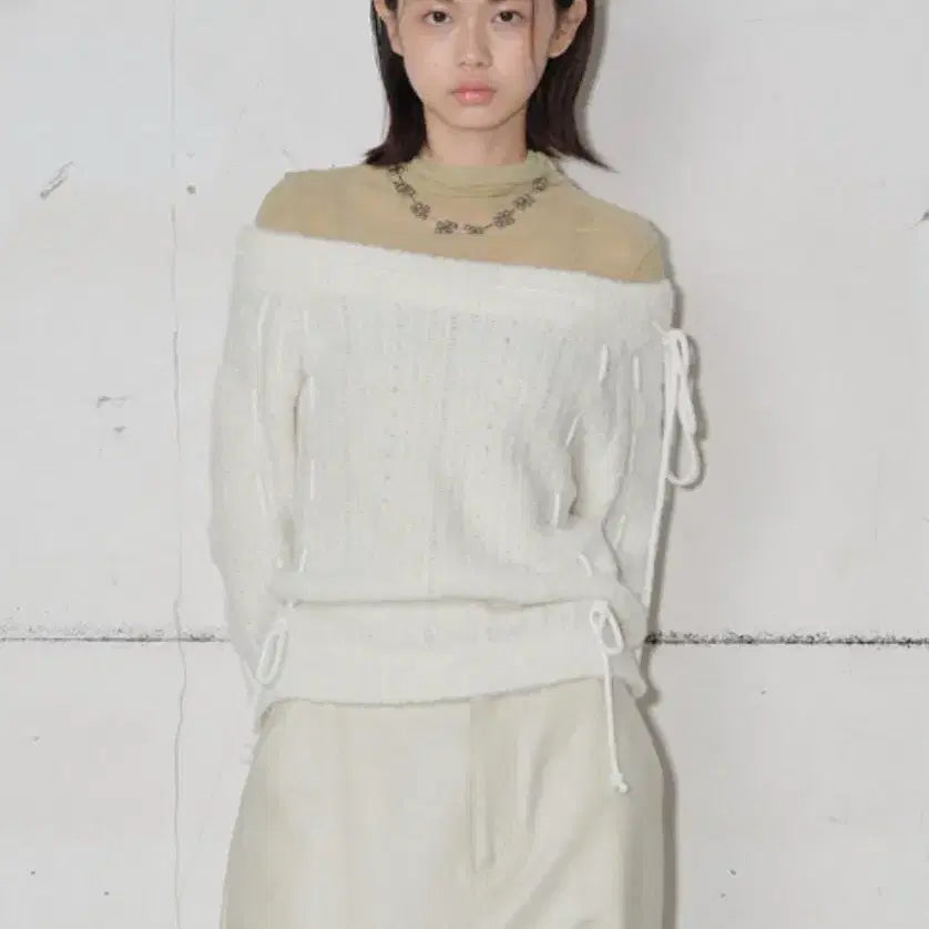 [BUNJANG] Type Service Off-Shoulder Strap Knit Top / 타입서비스 오프숄더 스트랩 니트