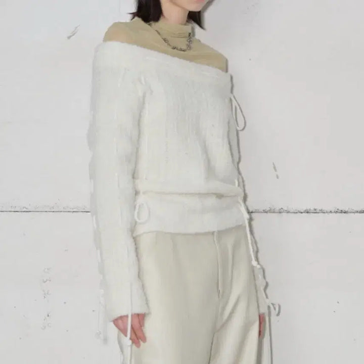 [BUNJANG] Type Service Off-Shoulder Strap Knit Top / 타입서비스 오프숄더 스트랩 니트