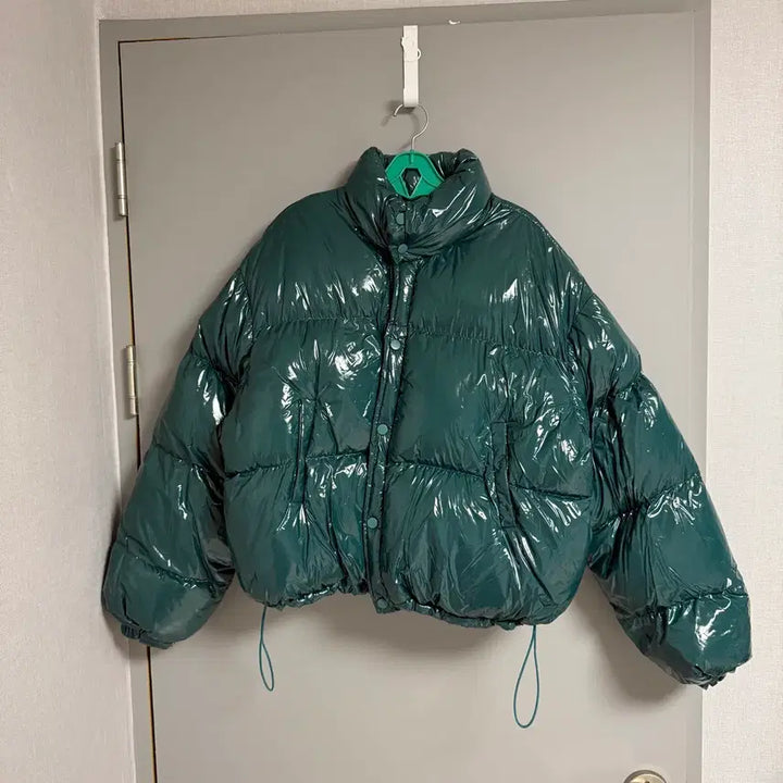 [BUNJANG] Ourwave Glossy Welon Padded Jacket / [아워웨이브] 유광 웰론 패딩 글로시패딩