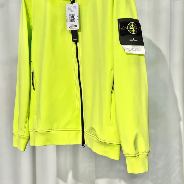 [BUNJANG] Stone Island Light Soft Shell Tech Hooded Zip-Up Jacket / [XXL] 스톤아일랜드 라이트 소프트쉘 테크 후드집업 761540427