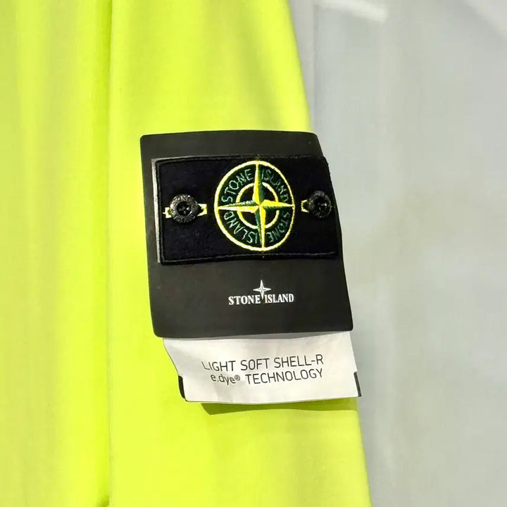 [BUNJANG] Stone Island Light Soft Shell Tech Hooded Zip-Up Jacket / [XXL] 스톤아일랜드 라이트 소프트쉘 테크 후드집업 761540427