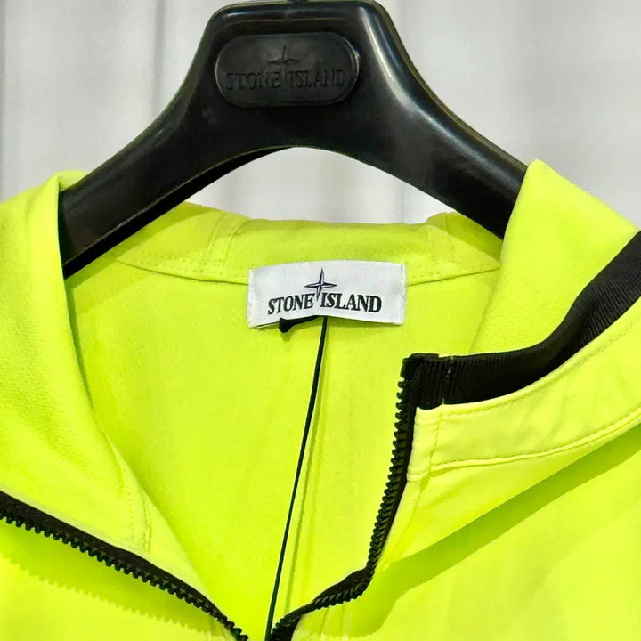 [BUNJANG] Stone Island Light Soft Shell Tech Hooded Zip-Up Jacket / [XXL] 스톤아일랜드 라이트 소프트쉘 테크 후드집업 761540427