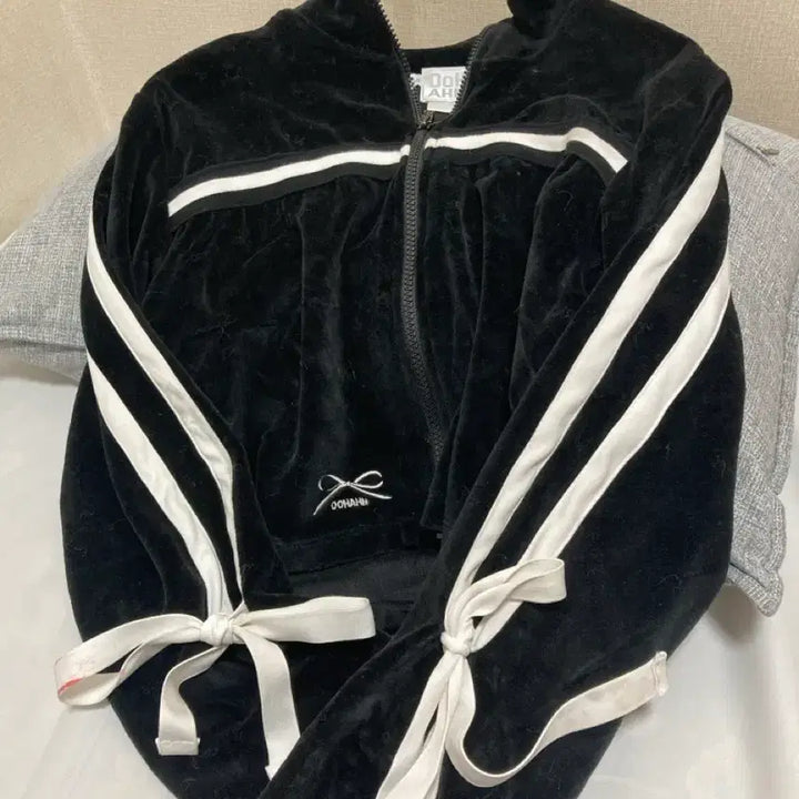 [BUNJANG] Soft Fabric Zipper Jacket / OOH-AHH 벨벳 트레이닝 상의