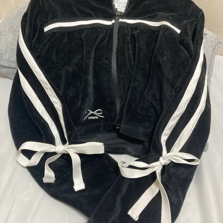 [BUNJANG] Soft Fabric Zipper Jacket / OOH-AHH 벨벳 트레이닝 상의