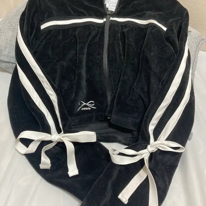 [BUNJANG] Soft Fabric Zipper Jacket / OOH-AHH 벨벳 트레이닝 상의