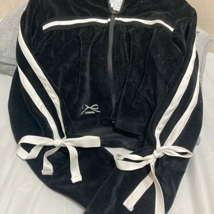 [BUNJANG] Soft Fabric Zipper Jacket / OOH-AHH 벨벳 트레이닝 상의