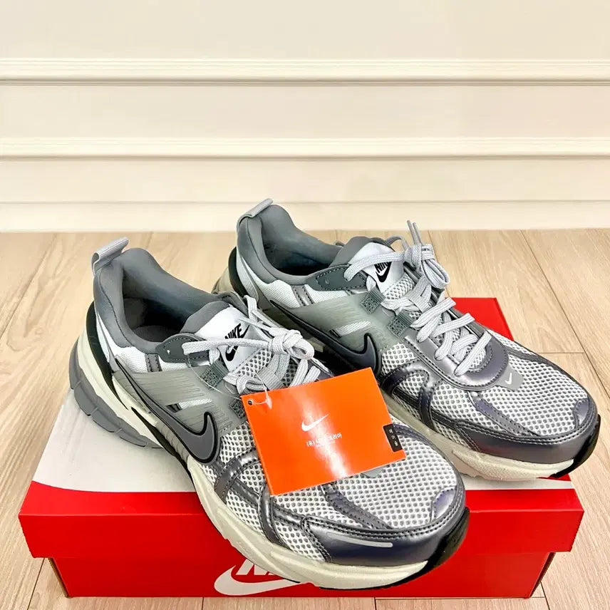 [BUNJANG] Nike V2K Run Platinum Wolf Gray Sneakers / (230)(새상품)나이키 스니커즈 V2K 런 플래티넘 울프 그레이