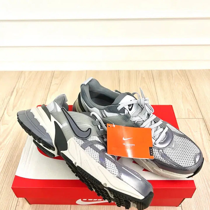 [BUNJANG] Nike V2K Run Platinum Wolf Gray Sneakers / (230)(새상품)나이키 스니커즈 V2K 런 플래티넘 울프 그레이