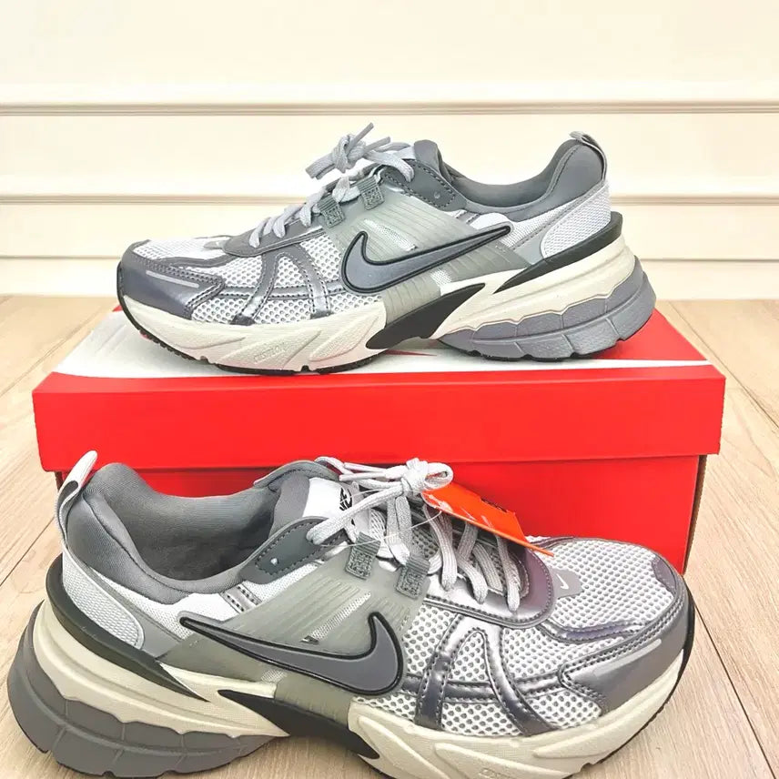 [BUNJANG] Nike V2K Run Platinum Wolf Gray Sneakers / (230)(새상품)나이키 스니커즈 V2K 런 플래티넘 울프 그레이