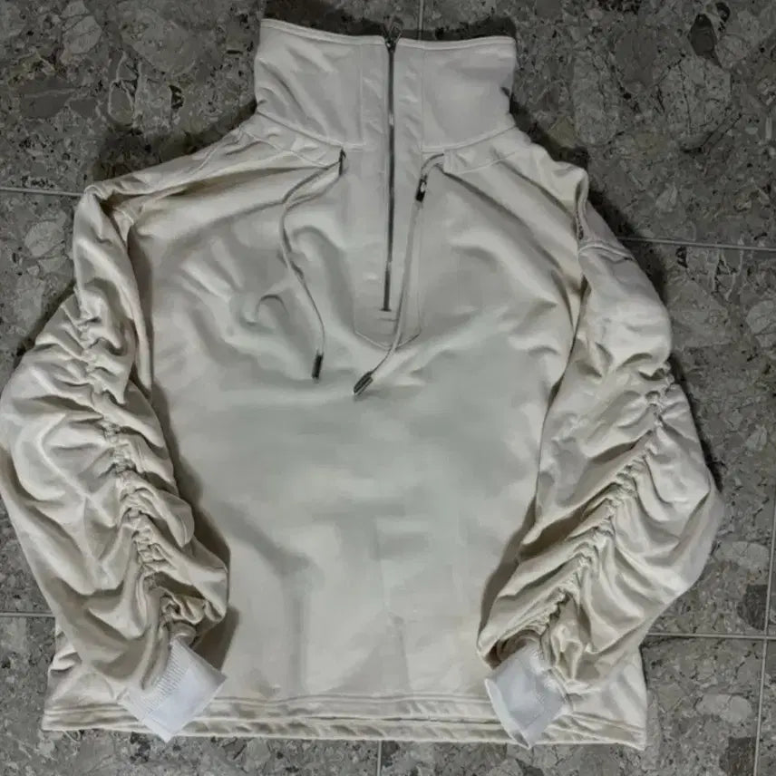 [BUNJANG] Songzio Narcissus High Neck Embroidered Ivory Top / 송지오 나르시스 하이넥 자수 아이보리 50