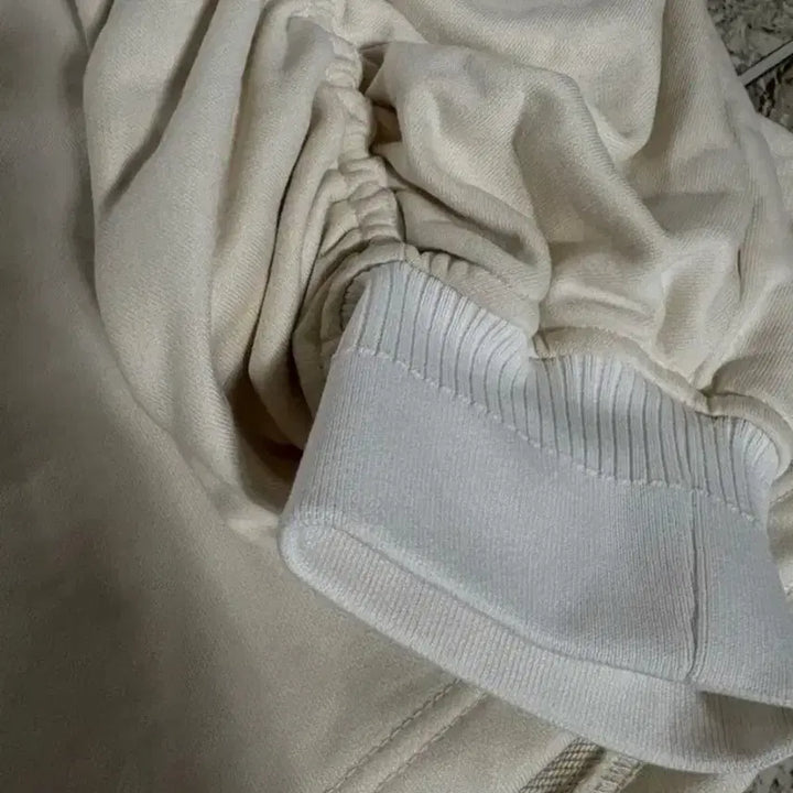[BUNJANG] Songzio Narcissus High Neck Embroidered Ivory Top / 송지오 나르시스 하이넥 자수 아이보리 50