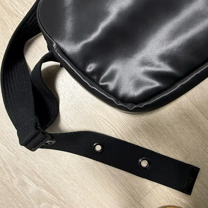 [BUNJANG] Y-3 Leather Crossbody Bag / Y-3 크로스백 가방 레더백 바디백
