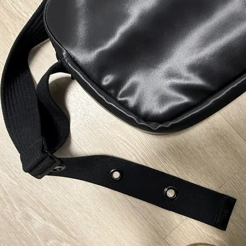 [BUNJANG] Y-3 Leather Crossbody Bag / Y-3 크로스백 가방 레더백 바디백