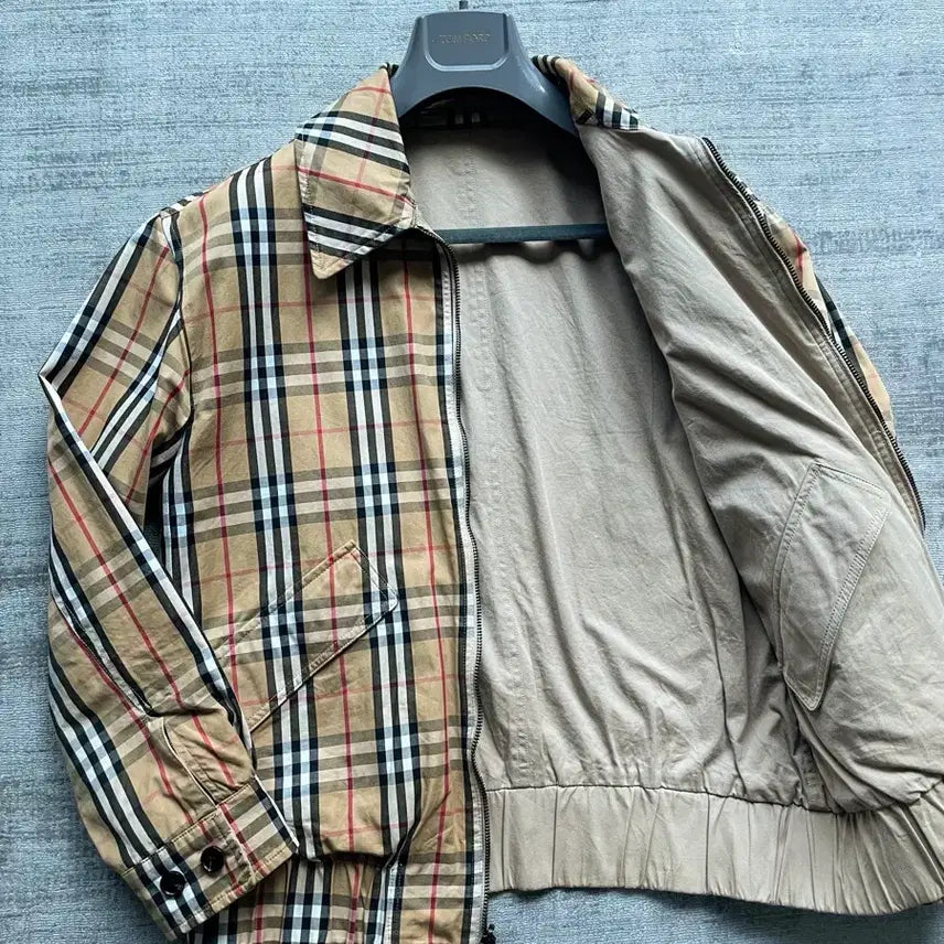 [BUNJANG] Burberry Main Collection Reversible Harrington Jacket / 버버리 메인 컬렉션 복각 카라 리버서블 헤링턴 자켓 italy made